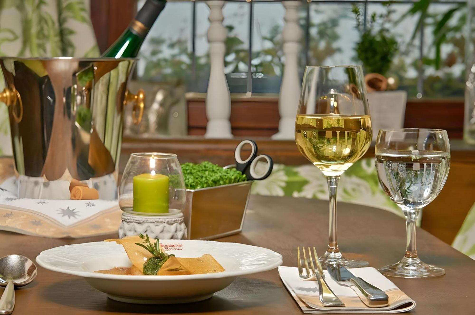 Vegan Hotel Und Restaurants Nicolay 1881 Цельтинген-Рахтиг Экстерьер фото